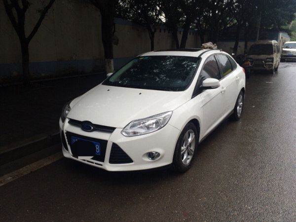 2013款福克斯三厢 2013经典福克斯三厢图片