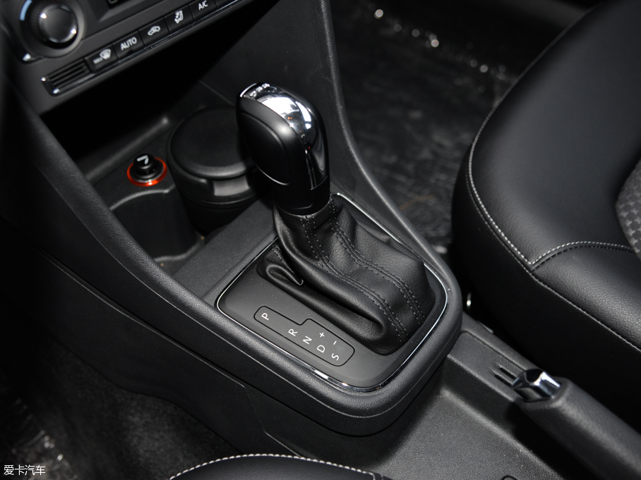 上汽大眾2015款桑塔納