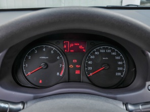 北京現代2014款瑞納