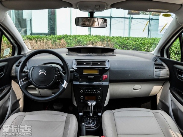 東風雪鐵龍2014款新世嘉三廂