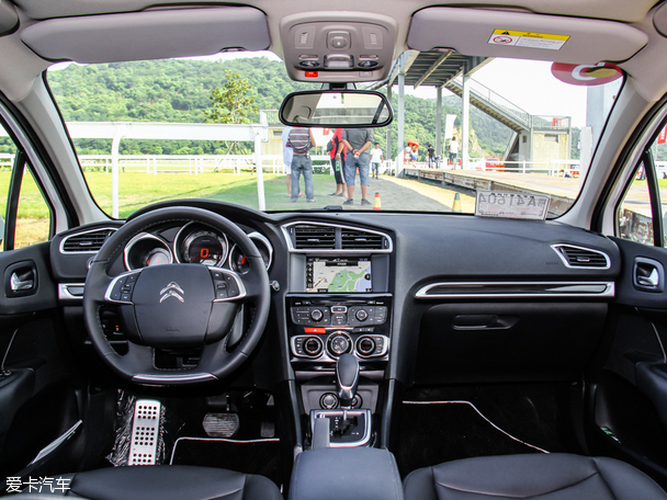 東風(fēng)雪鐵龍2015款雪鐵龍C4L