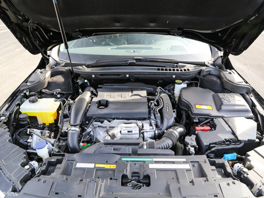 東風風神2016款東風A9