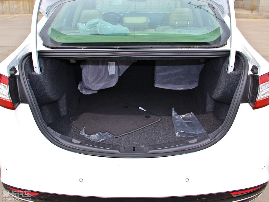 長(zhǎng)安福特2013款新蒙迪歐