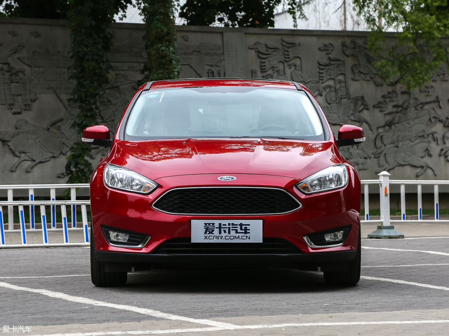 長(zhǎng)安福特2015款新福克斯兩廂