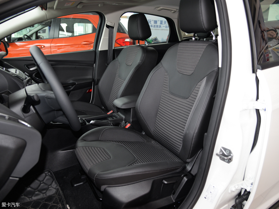 長安福特2015款新福克斯三廂