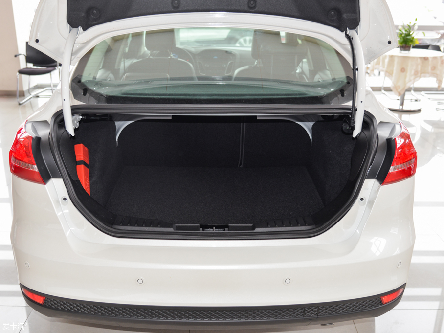 長安福特2015款新福克斯三廂