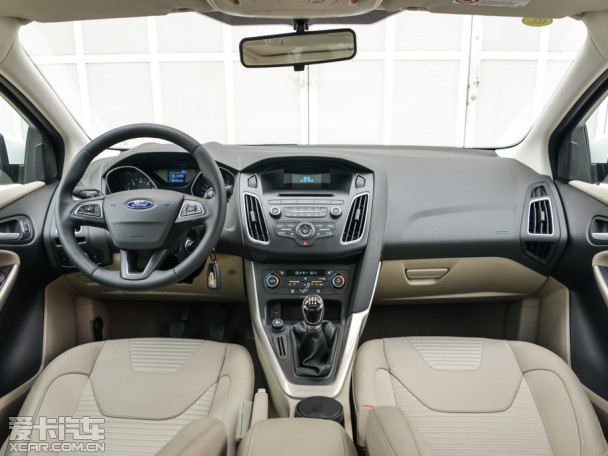 長安福特2015款新福克斯三廂