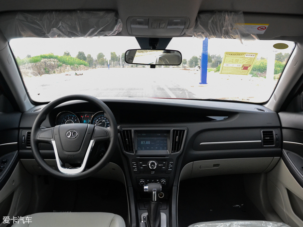 北汽紳寶2014款紳寶D50