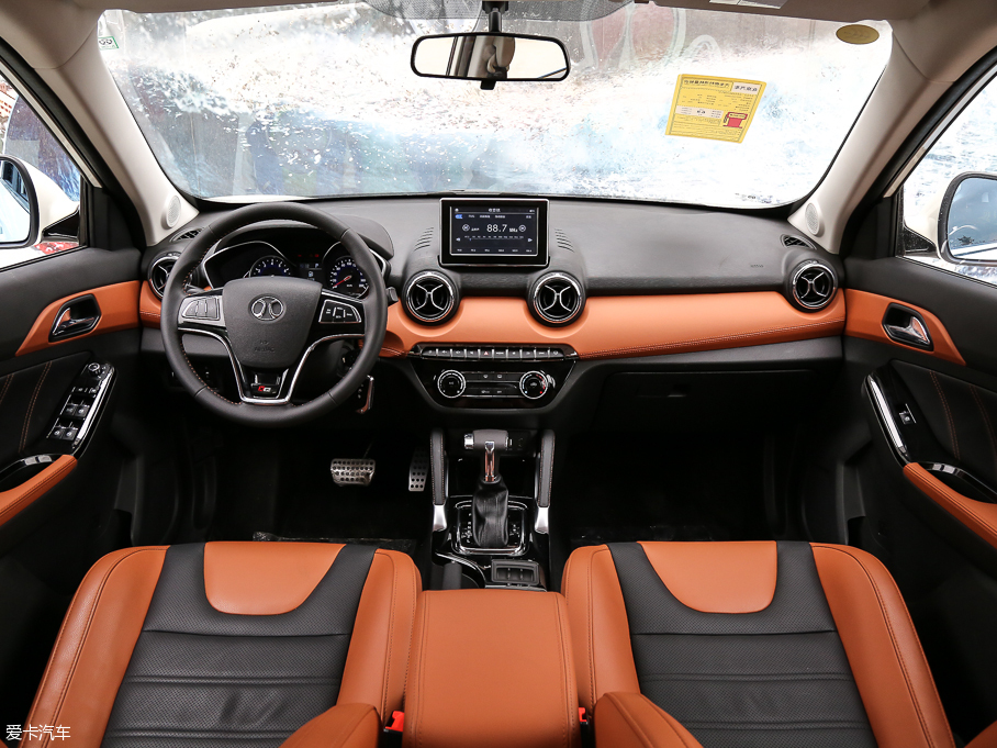 北汽紳寶2016款紳寶X35