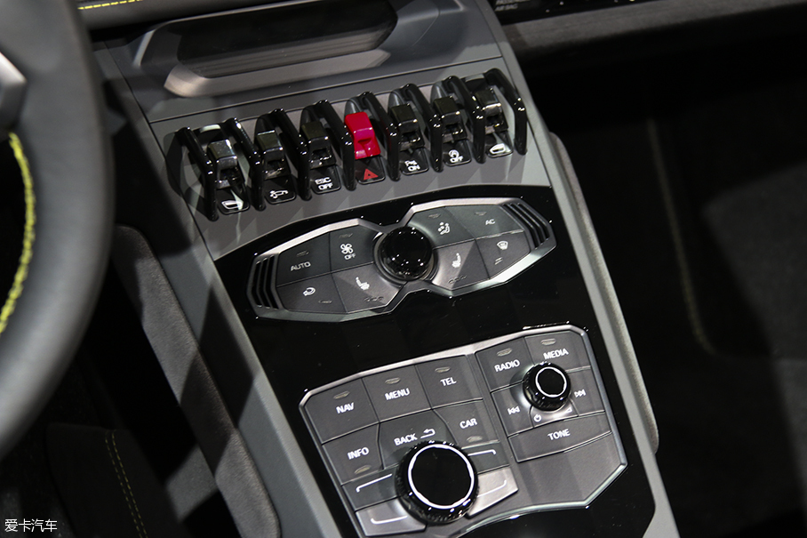 享受陽光 實(shí)拍Huracan LP580-2敞篷版