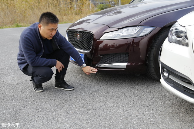 竞品车主采访 宝马528车主聊捷豹XF L - yuhongbo555888 - yuhongbo555888的博客 在对比两车车头的设计手法时,金先生认为XF L的车头看上去更凶狠,传统雾灯区域的镀铬装饰条就像一颗獠牙一样,让人过目不忘。