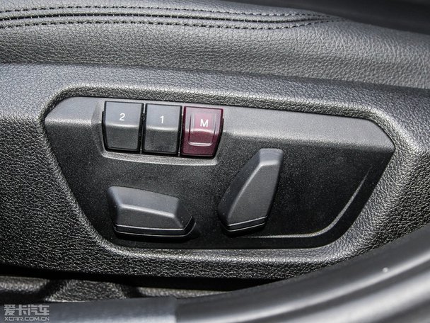 寶馬320i 時尚型旅行車