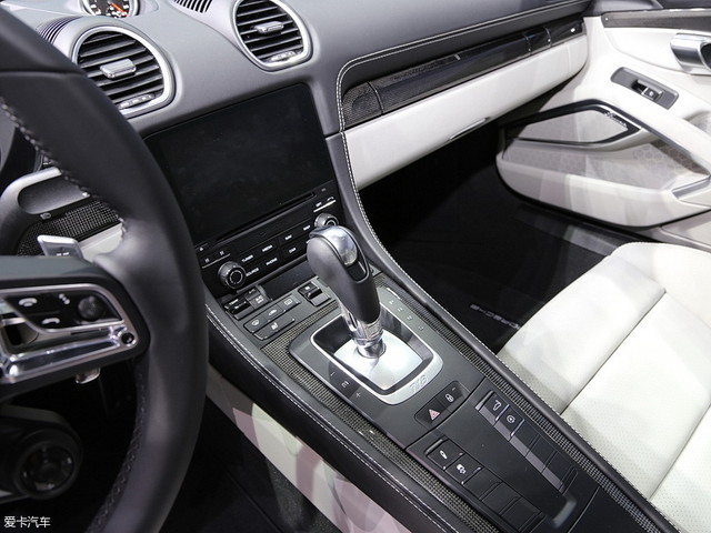 寶馬M2對比保時捷718Cayman