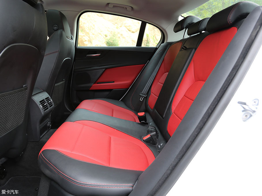 捷豹XE對比雷克薩斯IS