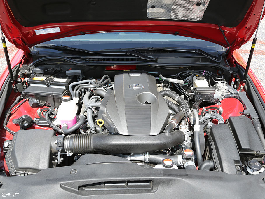 捷豹XE對比雷克薩斯IS