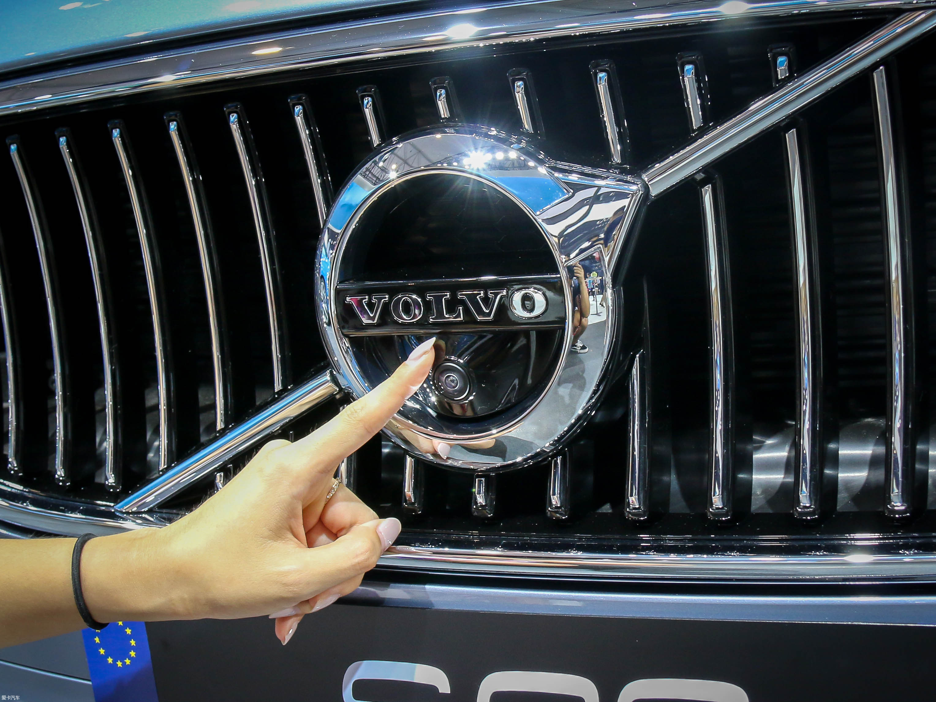 御姐變身老板 對比三款豪華商務車