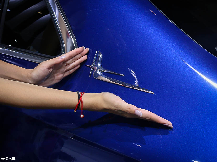 御姐變身老板 對比三款豪華商務車