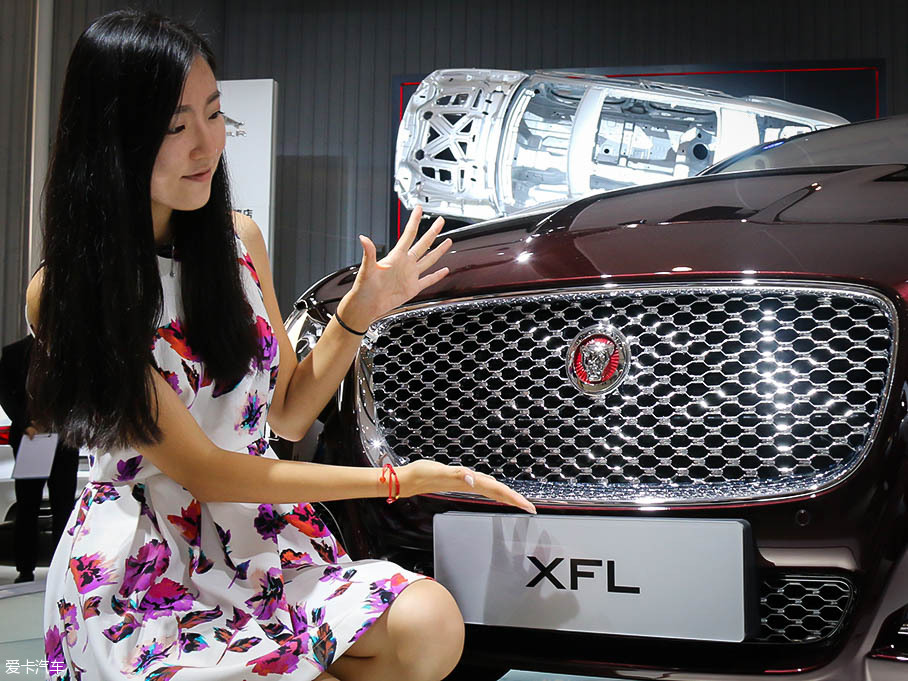 御姐變身老板 對比三款豪華商務車