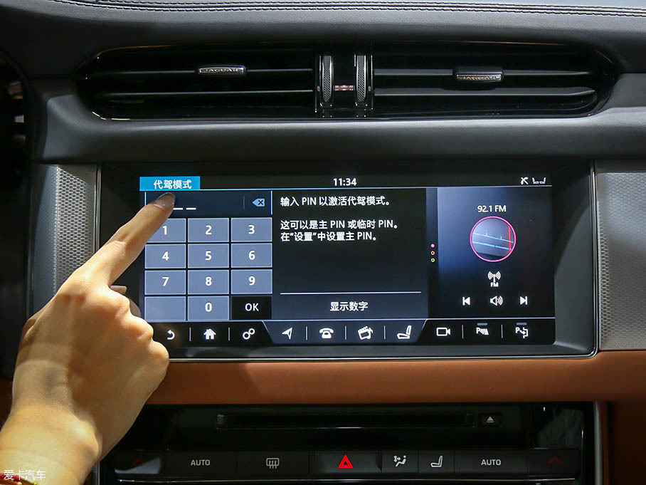 御姐變身老板 對比三款豪華商務車