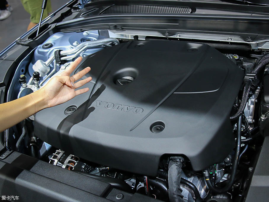 御姐變身老板 對比三款豪華商務車