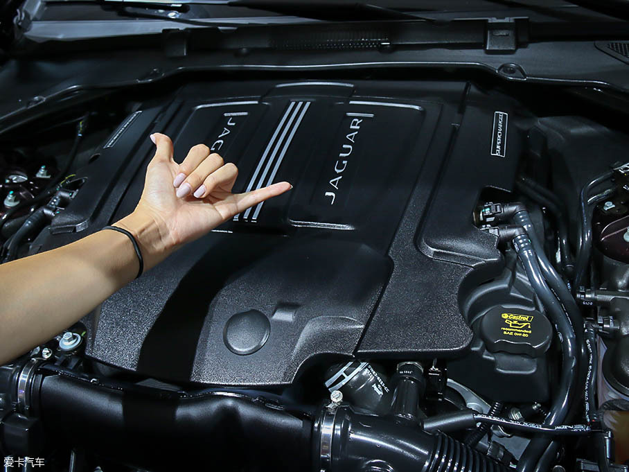 御姐變身老板 對比三款豪華商務車