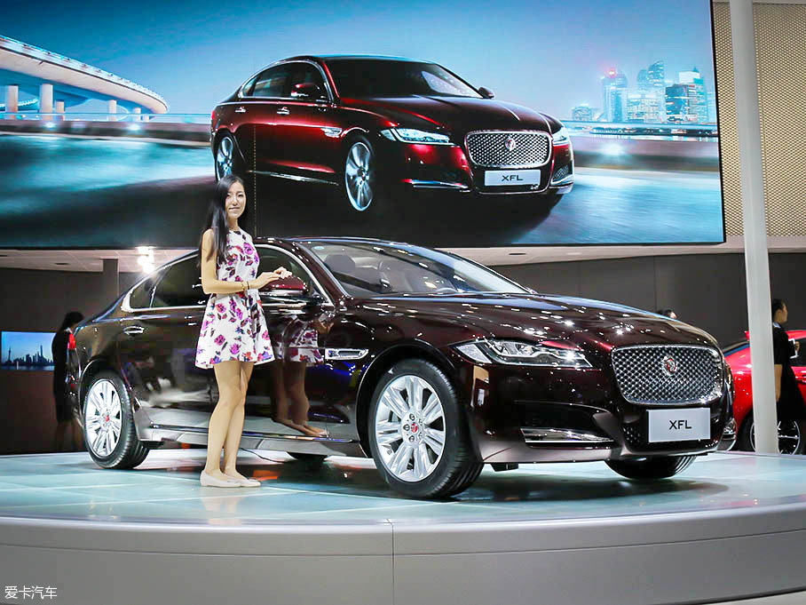 御姐變身老板 對比三款豪華商務車