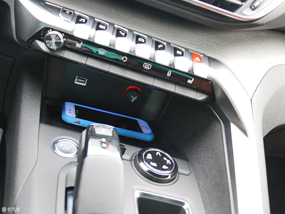 大寫(xiě)加粗的炫酷 愛(ài)卡實(shí)拍東風(fēng)標(biāo)致4008