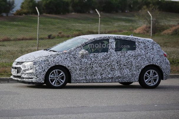 雪佛兰新科鲁兹两厢掀背版测试谍照首曝