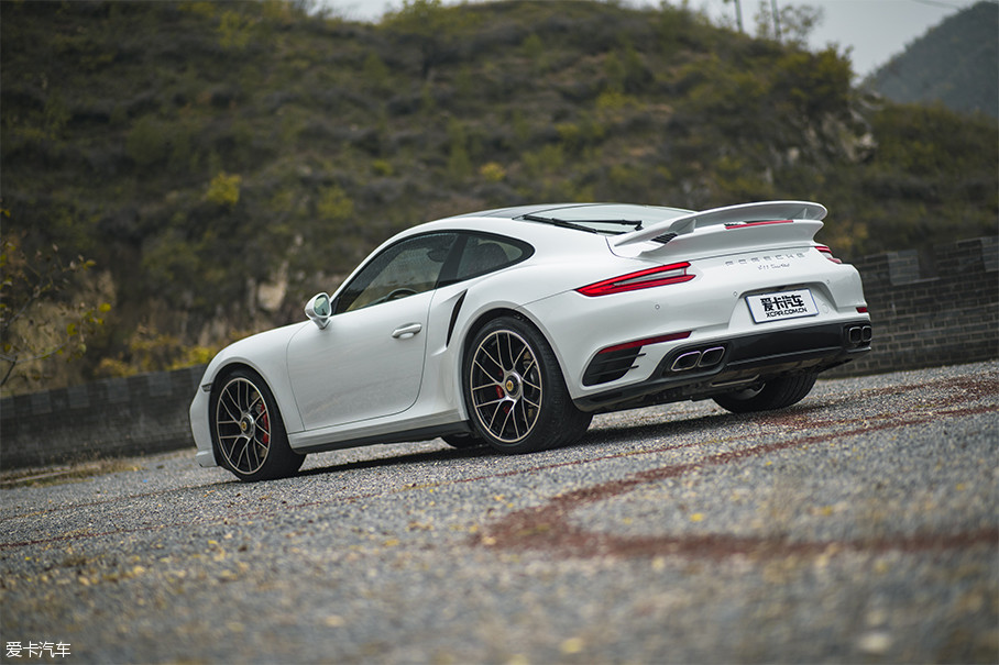 ǵҸеʱ򱻱ʱ911Եߵ911 Turbo S997Ƭˮ˻ܹӴ911ҲԸԳˡ