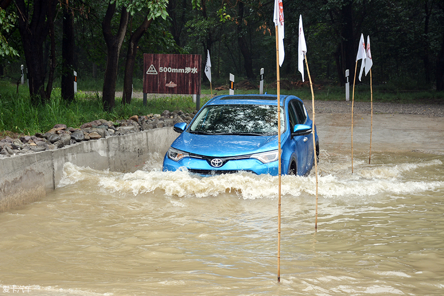 全新RAV4越野试驾