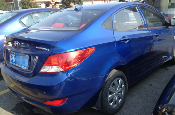 北京现代瑞纳2011年上牌二手车报价_多少钱,2011年上牌的现代瑞纳出售