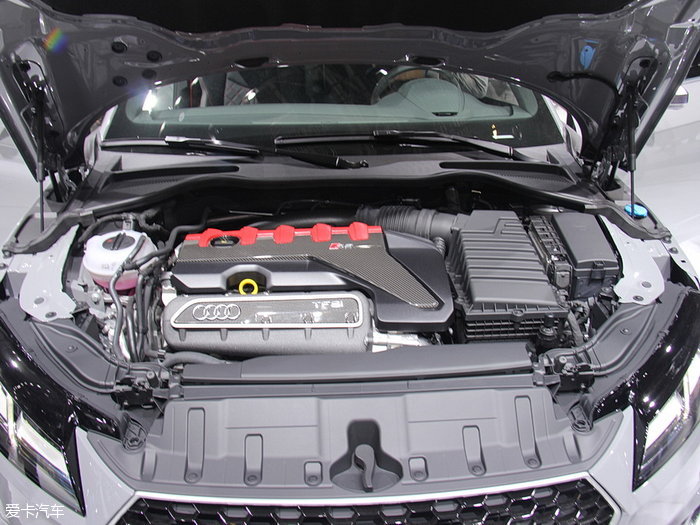 5l涡轮增压直列5缸发动机,采用了霸气动感的前脸设计