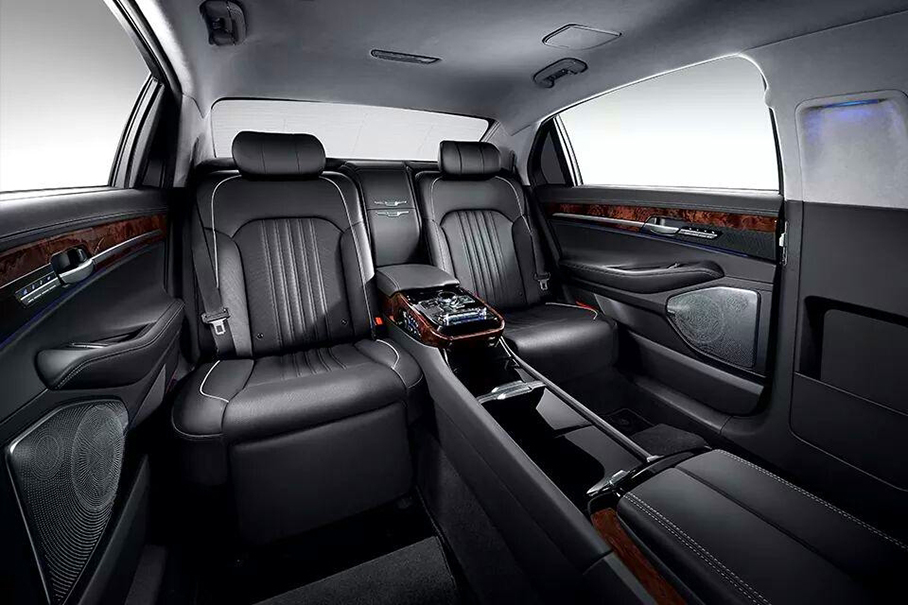 l是捷恩斯推出的首款车型,而加长版车型更是提供了极其奢华的空间表现