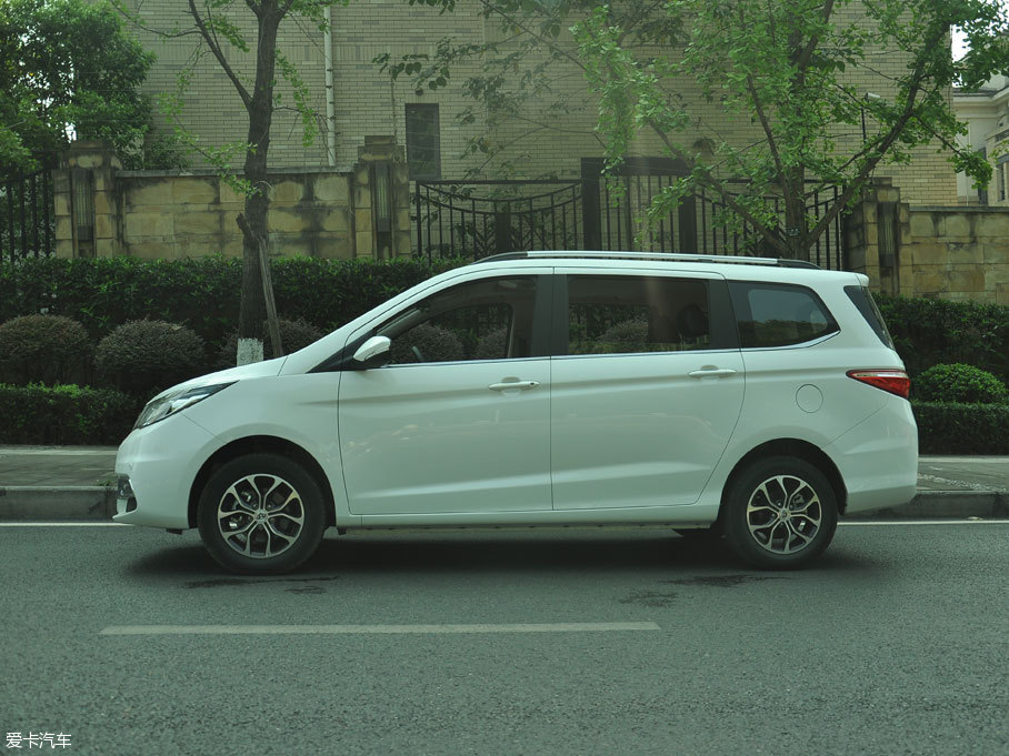 长安欧尚6座版手动豪华型到店 售6.49万-爱卡汽车