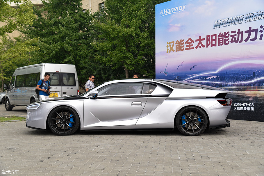 体验汉能太阳能汽车