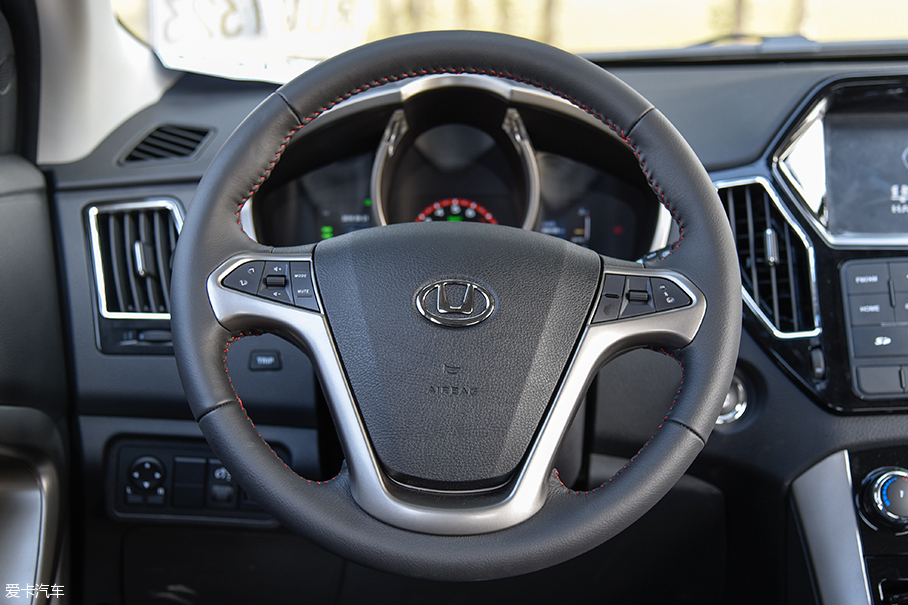 试驾华泰XEV260纯电动SUV