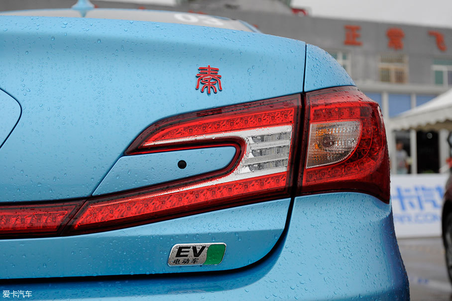 中国品牌年度车；比亚迪秦EV300
