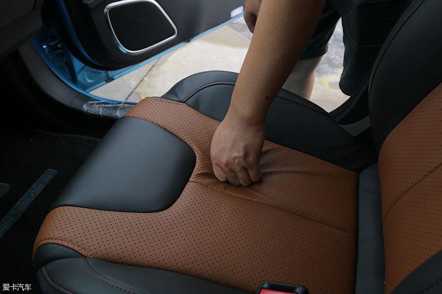 中国品牌年度车；比亚迪秦EV300